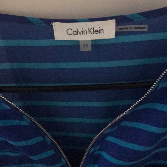 Calvin Klein XS top! - Picture 2 of 3